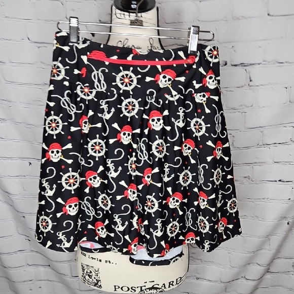 iGlow Running Pirate Athletic Skort Size Medium - Picture 1 of 7